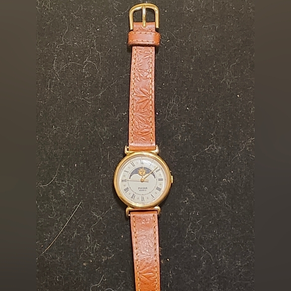 Vintage Pulsar Moonphase Watch Womens - Picture 2 of 7
